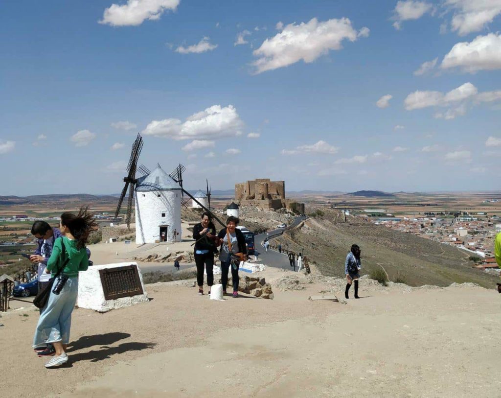 Molinos de don Quijote en el cerro Calderico visto en viaje cultural a Consuegra